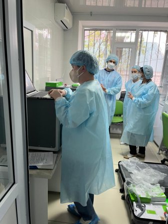 Read more about the article Ақтөбе ЖИТС орталығы заманауи ПТР жабдығын алды