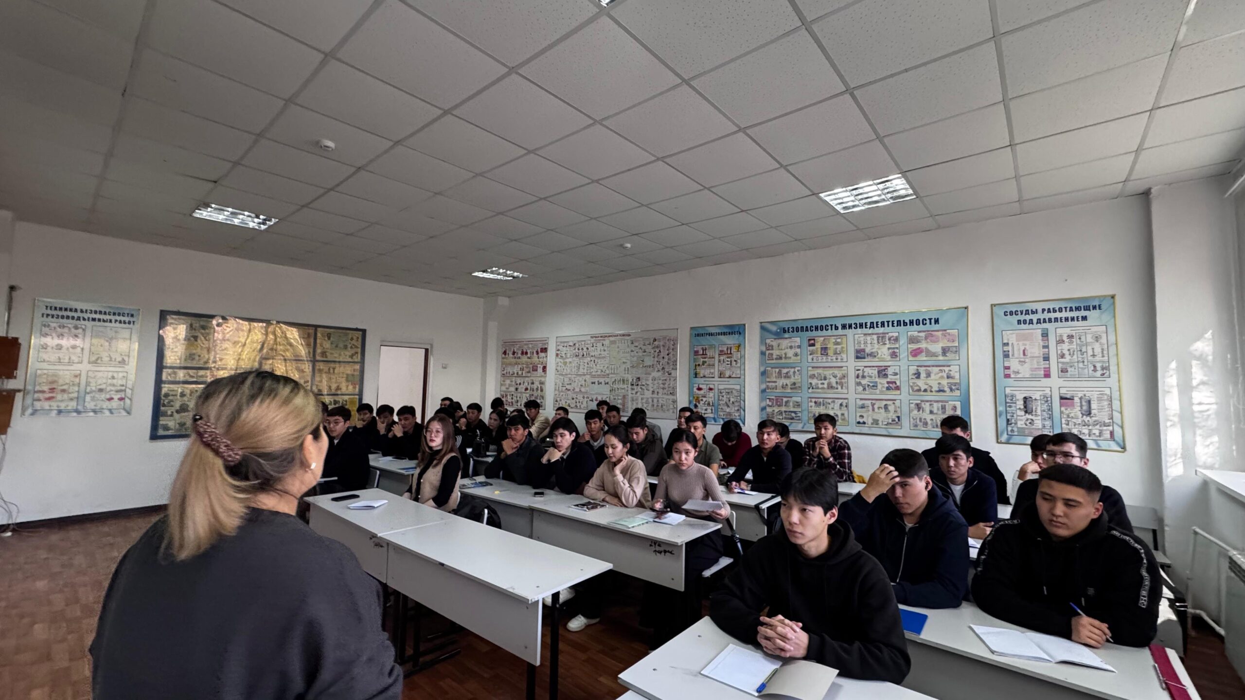 Read more about the article Жұбанов университетінің студенттеріне дәрістер өткізілді